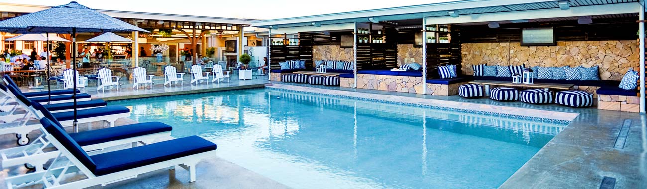 Poolside area at YHA Townsville